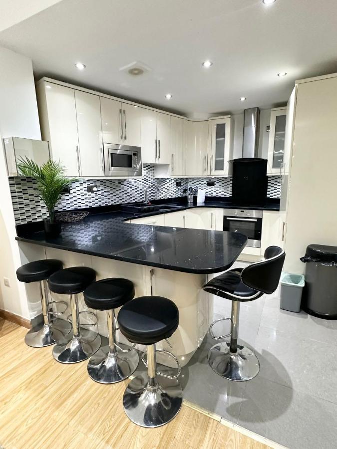 Retreat To A Stylish Ensuite In London Bagian luar foto